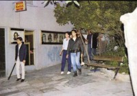 Μάκης Βορίδης, 1985, , με αυτοσχέδιο τσεκούρι ανά χείρας, ανάμεσα σε κρανοφόρους, ασπιδοφόρους και ροπαλοφόρους συναγωνιστές του της Νεολαίας ΕΠΕΝ