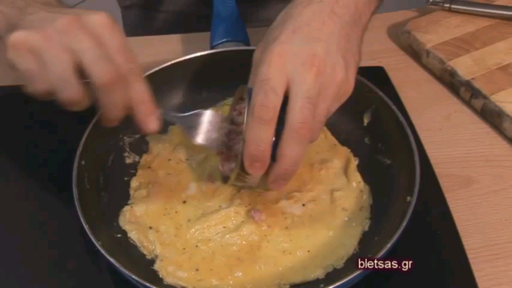Συνταγές Μαγειρικής | Ομελέτα με τόνο! (video)