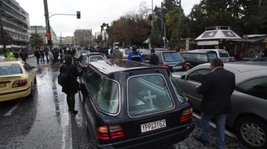 Aθήνα - Θεσσαλονίκη | Πλημμύρισαν με νεκροφόρες