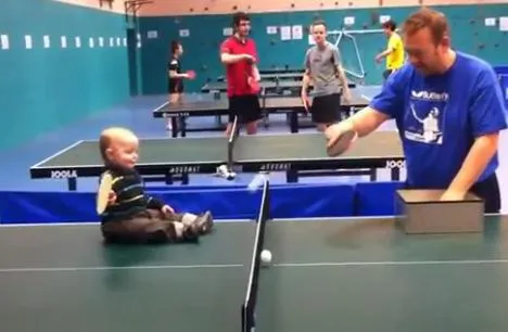 Μωρό ταλέντο στο επιτραπέζιο τέννις!