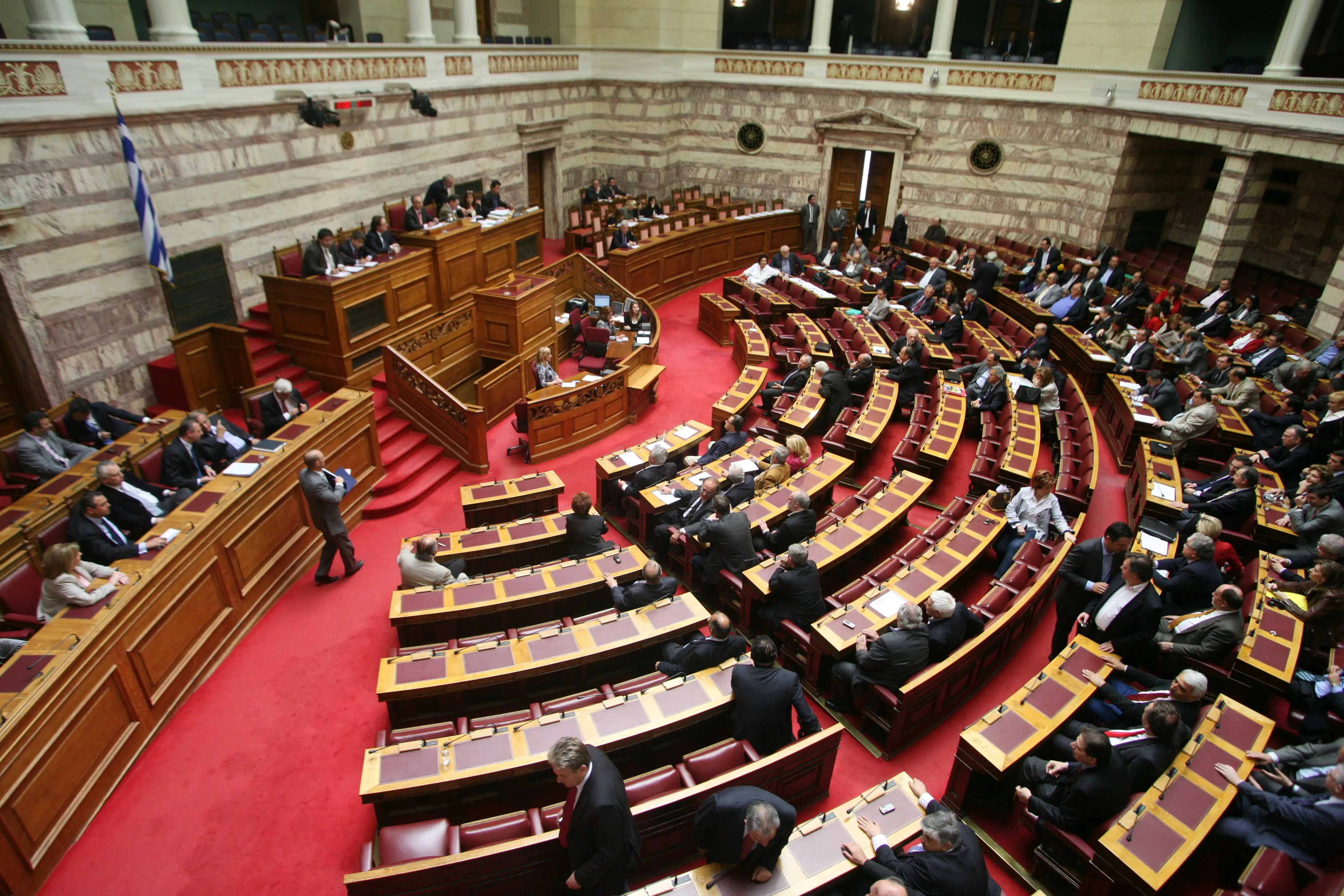 Σχέδιο Αθηνά | Ψηφίστηκε η τροπολογία. Πορείες στο κέντρο