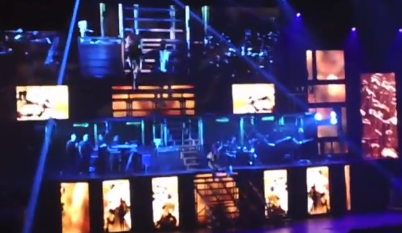 Justin Bieber | Το ατύχημά του on stage! [video] 