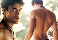 7. Enrique Iglesias - Το λατινικό του ταμπεραμέντο τον κατατάσσει στους πιο σέξι άνδρες της λίστας μας!