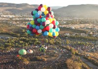 Σπίτι μετατράπηκε σε αερόστατο... με μπαλόνια!