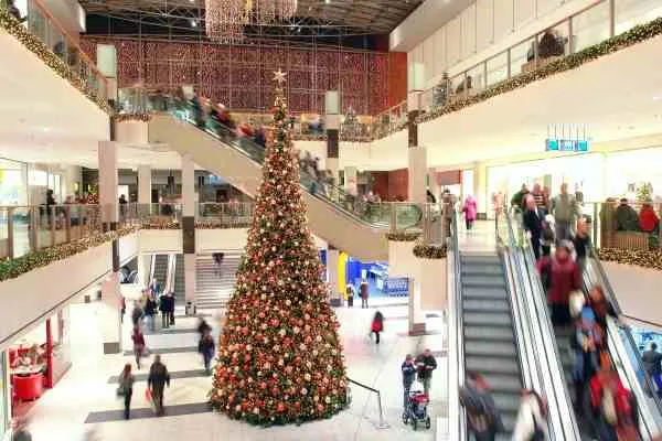 Δείτε πότε ξεκινάει το εορταστικό ωράριο για τα Χριστούγεννα του 2014