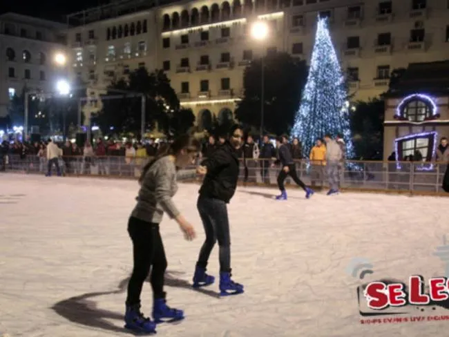 Θεσσαλονίκη | Μύρισαν Χριστούγεννα στην πλατεία Αριστοτέλους! (photos)