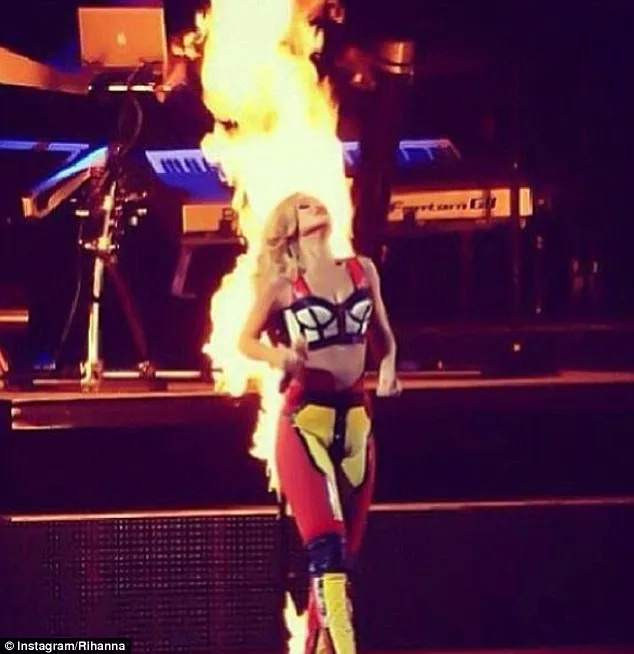 Rihanna | Πήρε φωτιά επί σκηνής! 