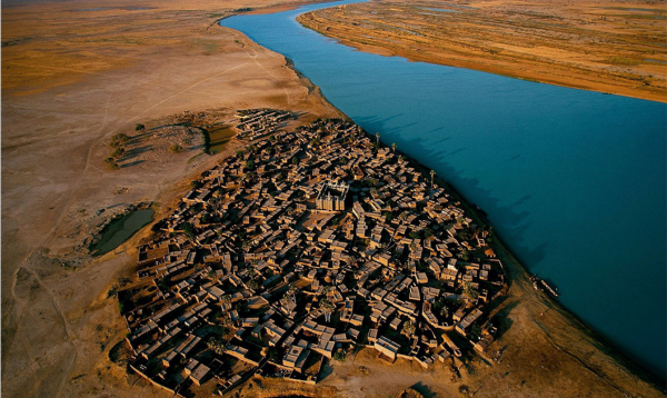 Village on the bank of the Niger river