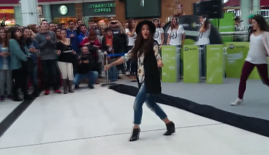 H Ελένη Φουρέιρα  χορεύει στους ρυθμούς του Spotify