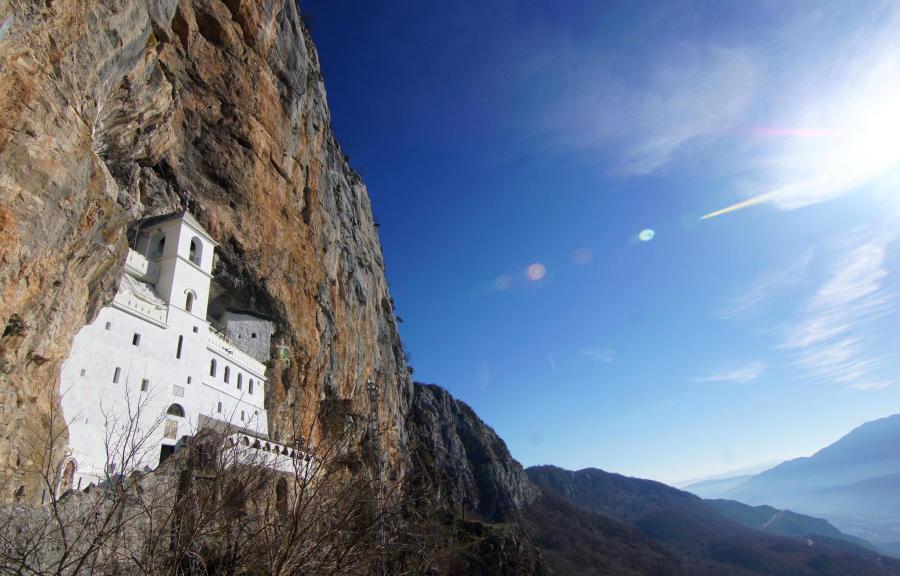 diaforetiko.gr : o ostrog monastery 900 Huffington Post:  Τα πιο ωραία μοναστήρια στον κόσμο
