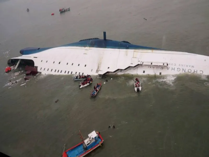 Ανείπωτη τραγωδία με το ναυάγιο στη Ν. Κορέα. Όλες οι εξελίξεις!
