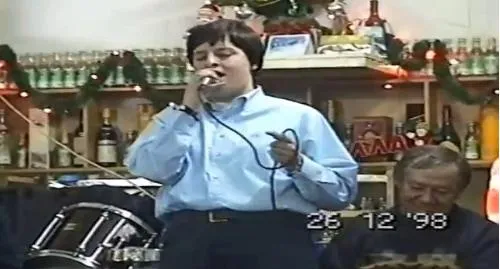 Απίστευτο βίντεο! Η Γωγώ Τσαμπά τραγουδάει σε μαγαζί το 1998!