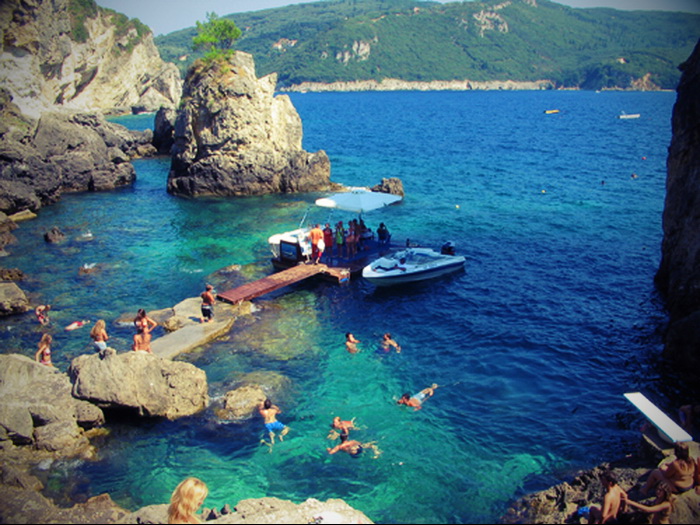 diaforetiko.gr : La Grotta Paleokastritsa corfu Οι πιο όμορφες ελληνικές παραλίες! ..Ένα φωτογραφικό αφιέρωμα που ξεχειλίζει ομορφιά !!!
