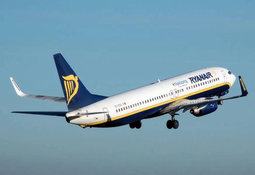 Ryanair: Δρομολόγια και προς Σαντορίνι!