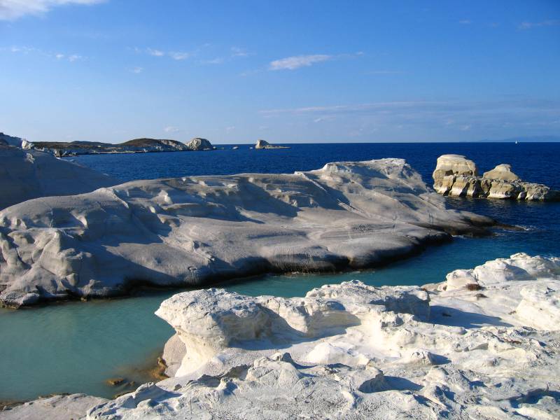 diaforetiko.gr : sarakhniko beach mhlos Οι πιο όμορφες ελληνικές παραλίες! ..Ένα φωτογραφικό αφιέρωμα που ξεχειλίζει ομορφιά !!!
