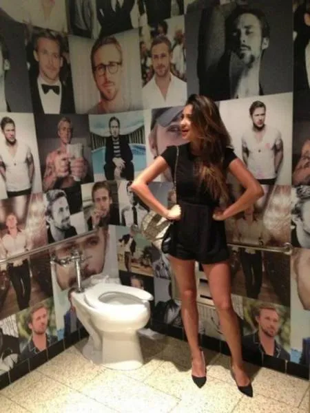 Μια τουαλέτα αφιερωμένη στον... Ryan Gosling