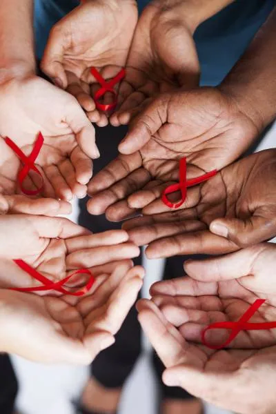 Someone Like Me: Μην αφήσεις τον ιό του AIDS να σε ξεγελάσει