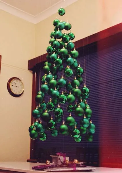 DIY: 15 φανταστικές ιδέες για να φτιάξεις το δικό σου χριστουγεννιάτικο δέντρο!