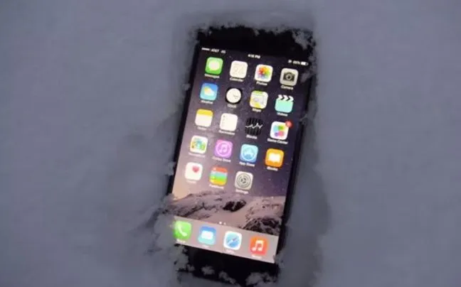 Έθαψε το iPhone 6 Plus στο χιόνι για να δοκιμάσει τις αντοχές του!
