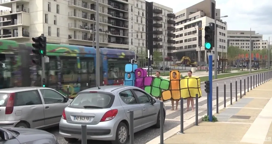 Rémi Gaillard: Αναστάτωσε το Παρίσι παίζοντας Tetris