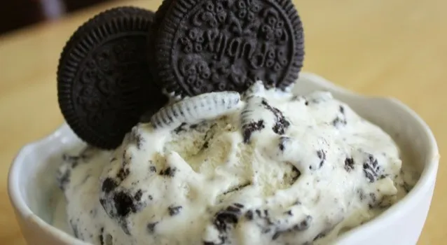 Φτιάξε παγωτό με μπισκότα Oreo σε 10' με 3 κινήσεις. (σοκ και δέος)