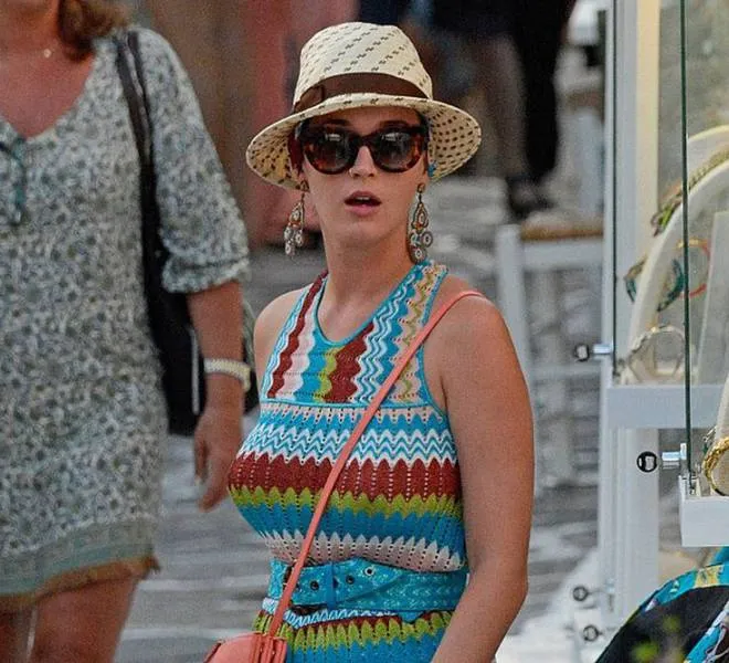Η Katy Perry κάνει διακοπές στη Μύκονο!