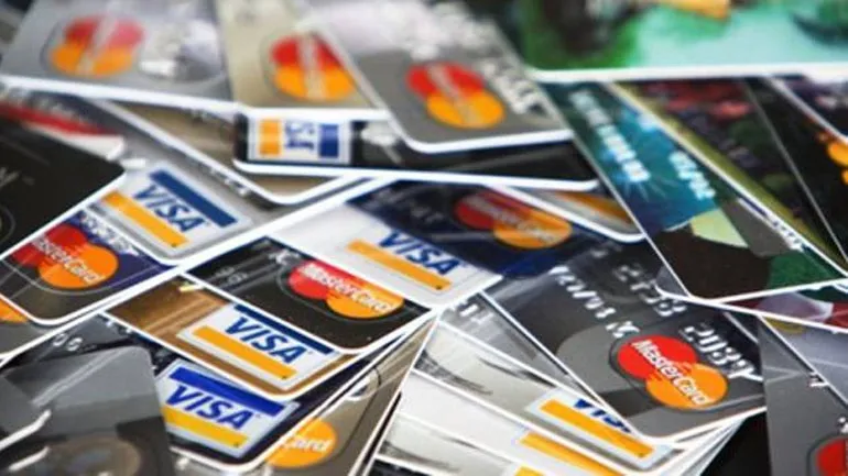 Επιτρέπονται ξανά οι συναλλαγές με κάρτες στο εξωτερικό
