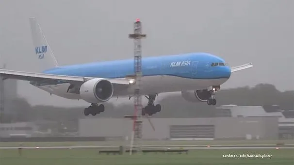 Άμστερνταμ: Δείτε την προσγείωση που κόβει την ανάσα