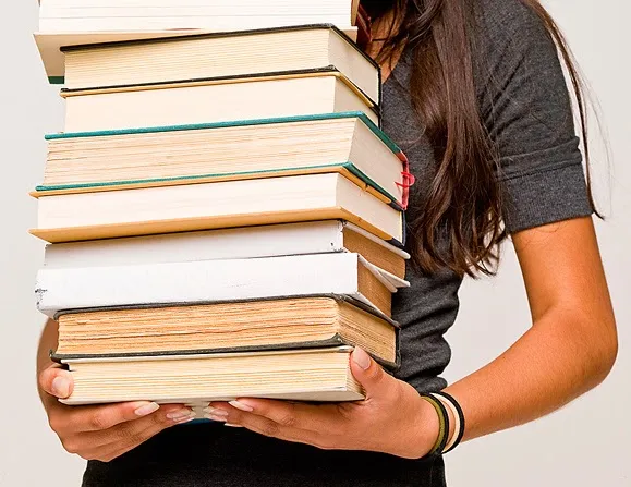 Παιδεία: Χωρίς συγγράμματα κινδυνεύουν να μείνουν οι φοιτητές το εαρινό εξάμηνο