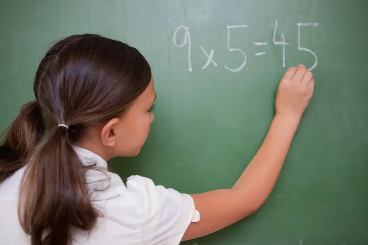 Έρευνα: Γιατί τα κορίτσια δυσκολεύονται περισσότερο στα μαθηματικά;
