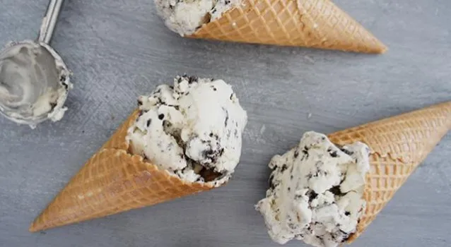 Εύκολη συνταγή για παγωτό βανίλια με μπισκότα ορέο!