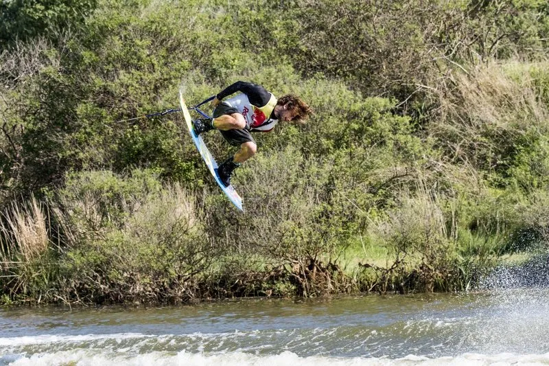 Ο Νικόλας Πλυτάς κάνει wakeboarding στον Αλίατρο! #NeverBored