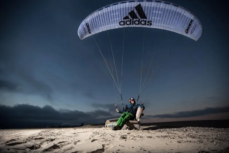 Paragliding ξυστά από αμμόλοφους!