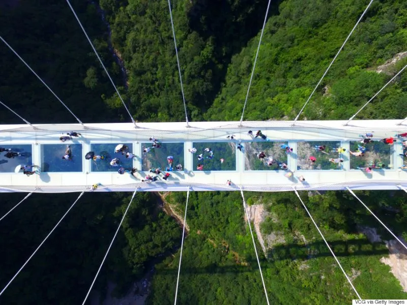 Αυτή είναι η πιο ψηλή και πιο...ανατριχιαστική γέφυρα στον κόσμο! (βίντεο)