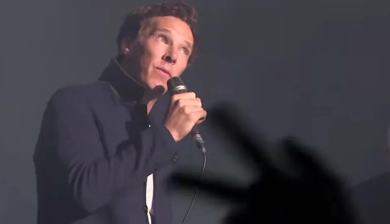 Ο Benedict Cumberbatch τραγουδάει με τον David Gilmour των Pink Floyd (βίντεο)