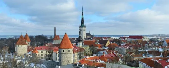1280px-Old_town_of_Tallinn_06-03-2012