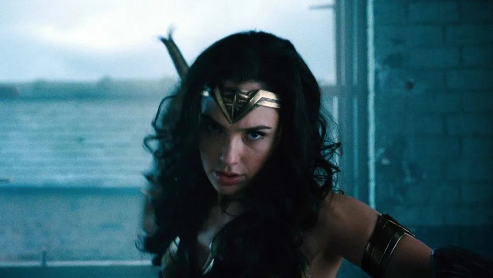 Η Gal Gadot είναι η απόλυτη Wonder Woman και το αποδεικνύει στο νέο trailer!