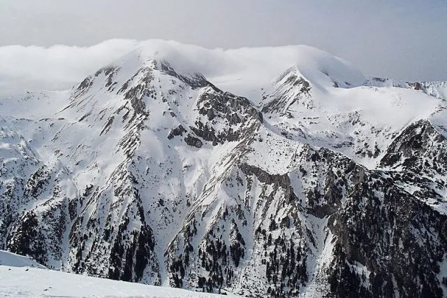 800px-Pirin-mountains-Bansko