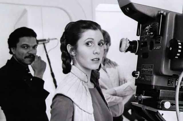 Princess-Leia-behind-the-scenes-starwars15