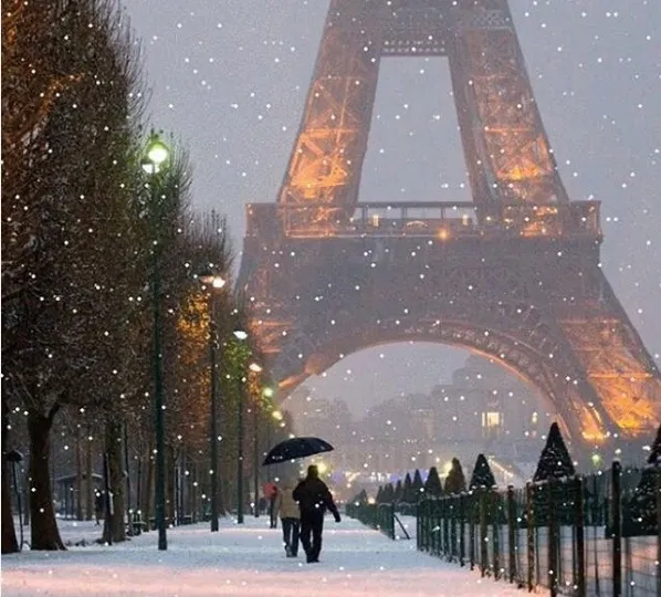 15 φωτογραφίες από το Χριστουγεννιάτικο Παρίσι που σίγουρα θα σε μαγέψουν!