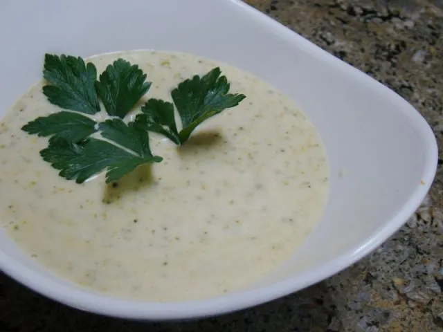 Vegan_kreme_of_broccoli_soup