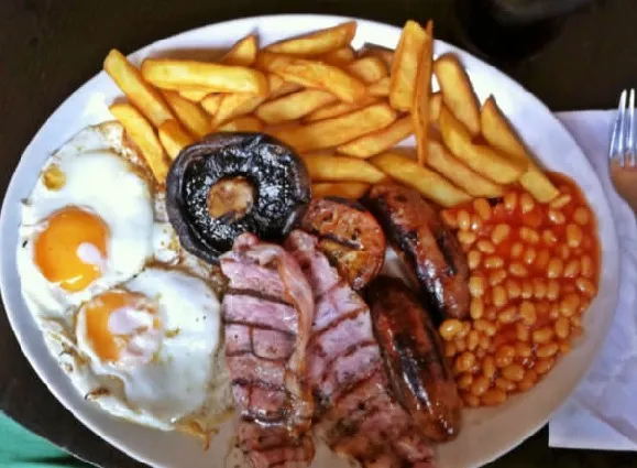 10 ΠΟΛΥ περίεργες διατροφικές συνήθειες των Βρετανών που θα σε κάνουν να απορήσεις!