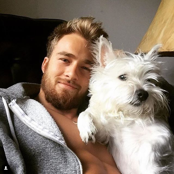 Έχεις κακή διάθεση; Ορίστε ένα Instagram γεμάτο εικόνες ωραίων ανδρών με σκύλους!