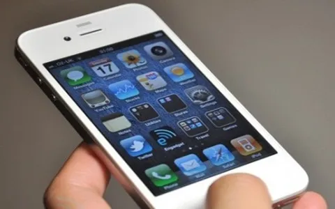 Apple | Το λευκό iPhone από το 2011!