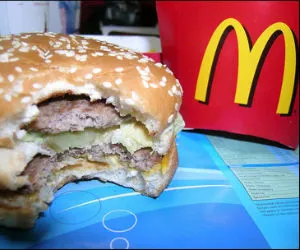 Παράξενες Ειδήσεις | Έχει φάει 25.000 Big Mac και συνεχίζει!