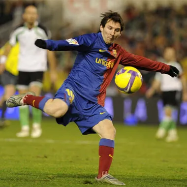 Lionel Messi | Ο παίκτης που δεν πέφτει κάτω! (video)