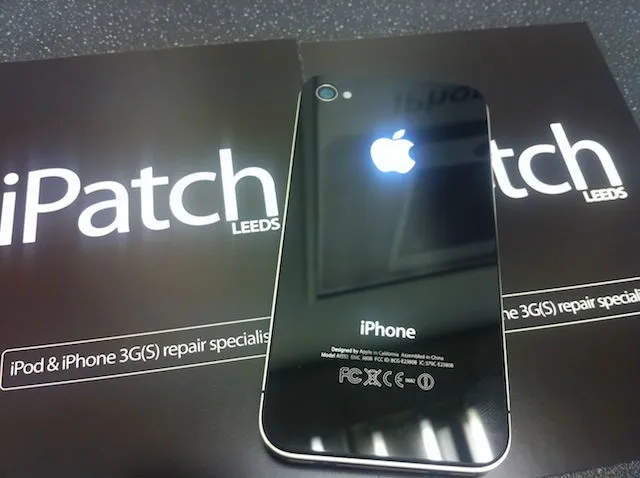 iPhone 4 | Πατέντα με φωτιζόμενο Apple logo στο πίσω μέρος!