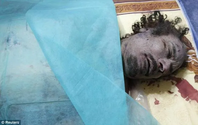 Κάτω από άκρα μυστικότητα η ταφή του Καντάφι