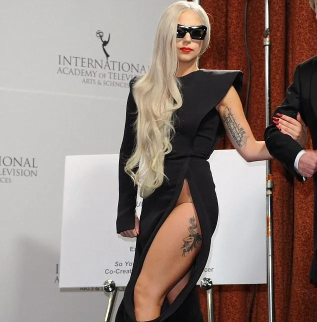 Lady Gaga | Oops! Σου σκίστηκε το φόρεμα!
