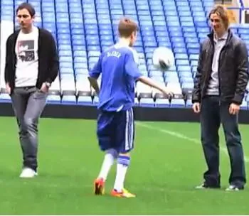 Justin Bieber | Έμαθε μπάλα από Torres, Lampard